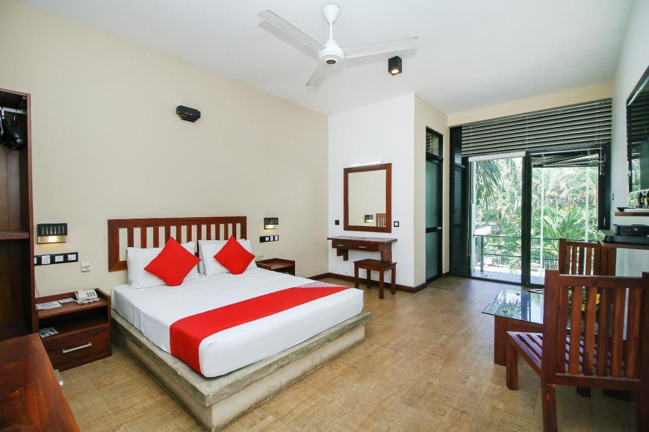 Oyo 471 Randiya Hotel Moratuwa Bagian luar foto