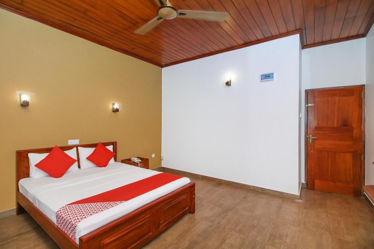 Oyo 471 Randiya Hotel Moratuwa Bagian luar foto