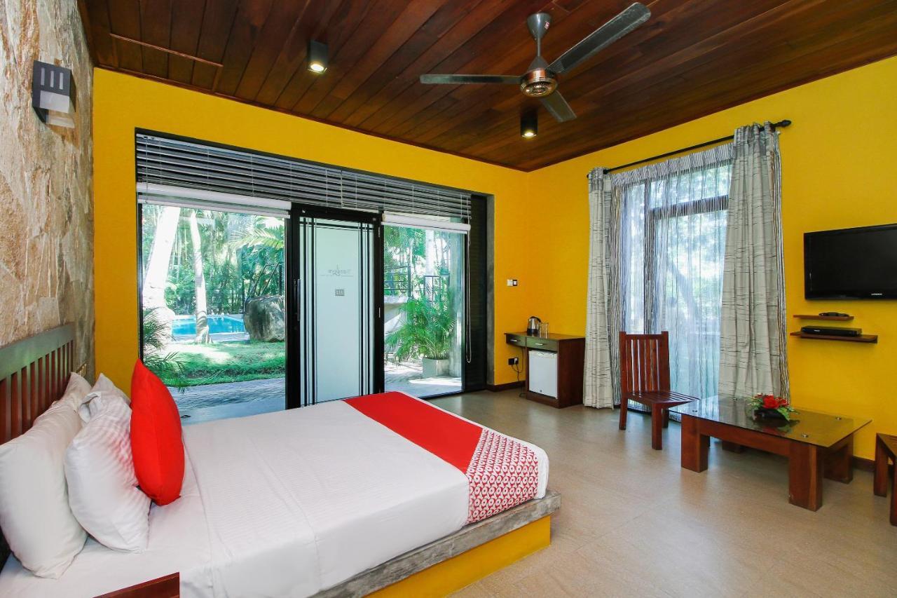 Oyo 471 Randiya Hotel Moratuwa Bagian luar foto