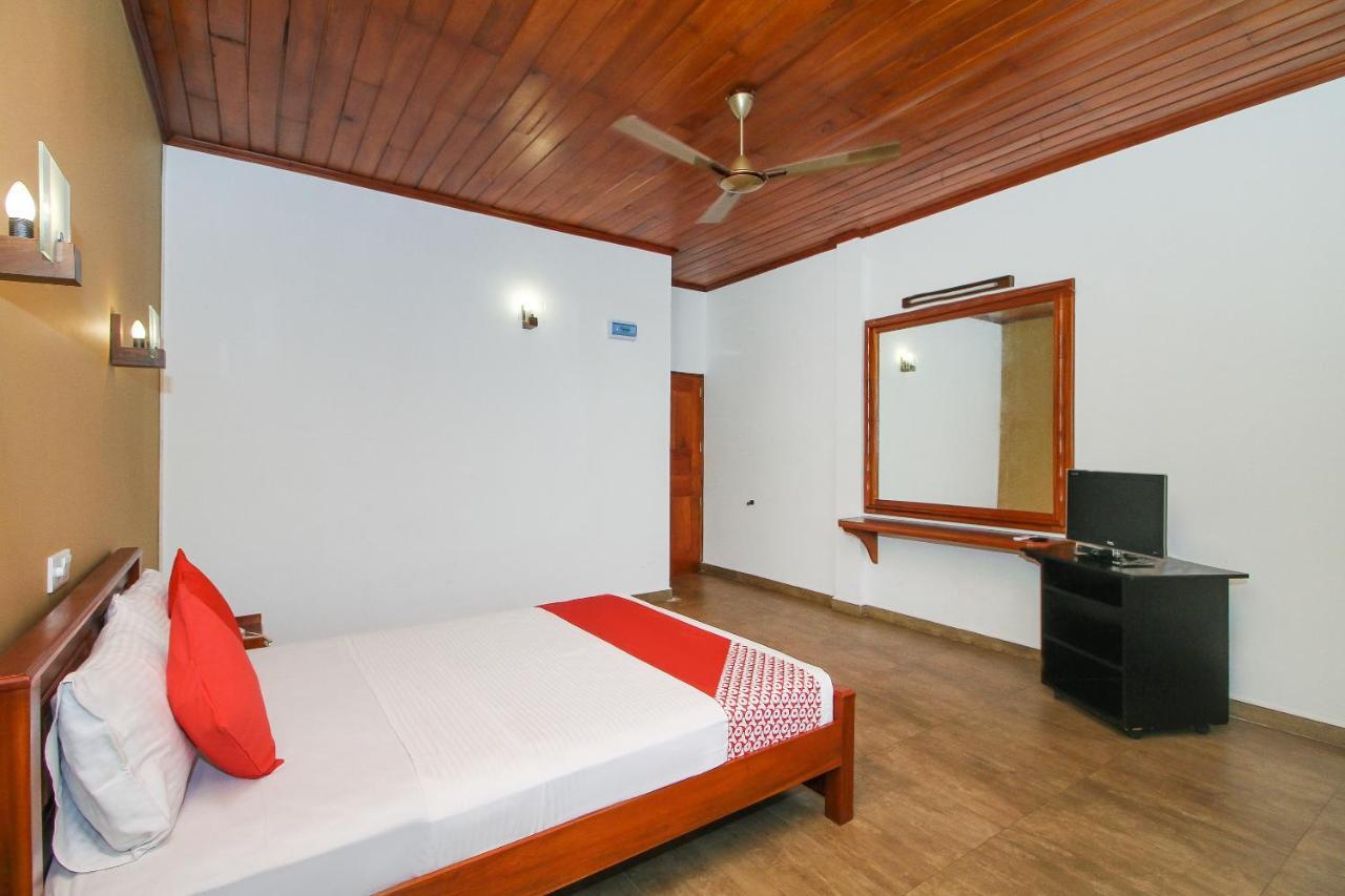 Oyo 471 Randiya Hotel Moratuwa Bagian luar foto