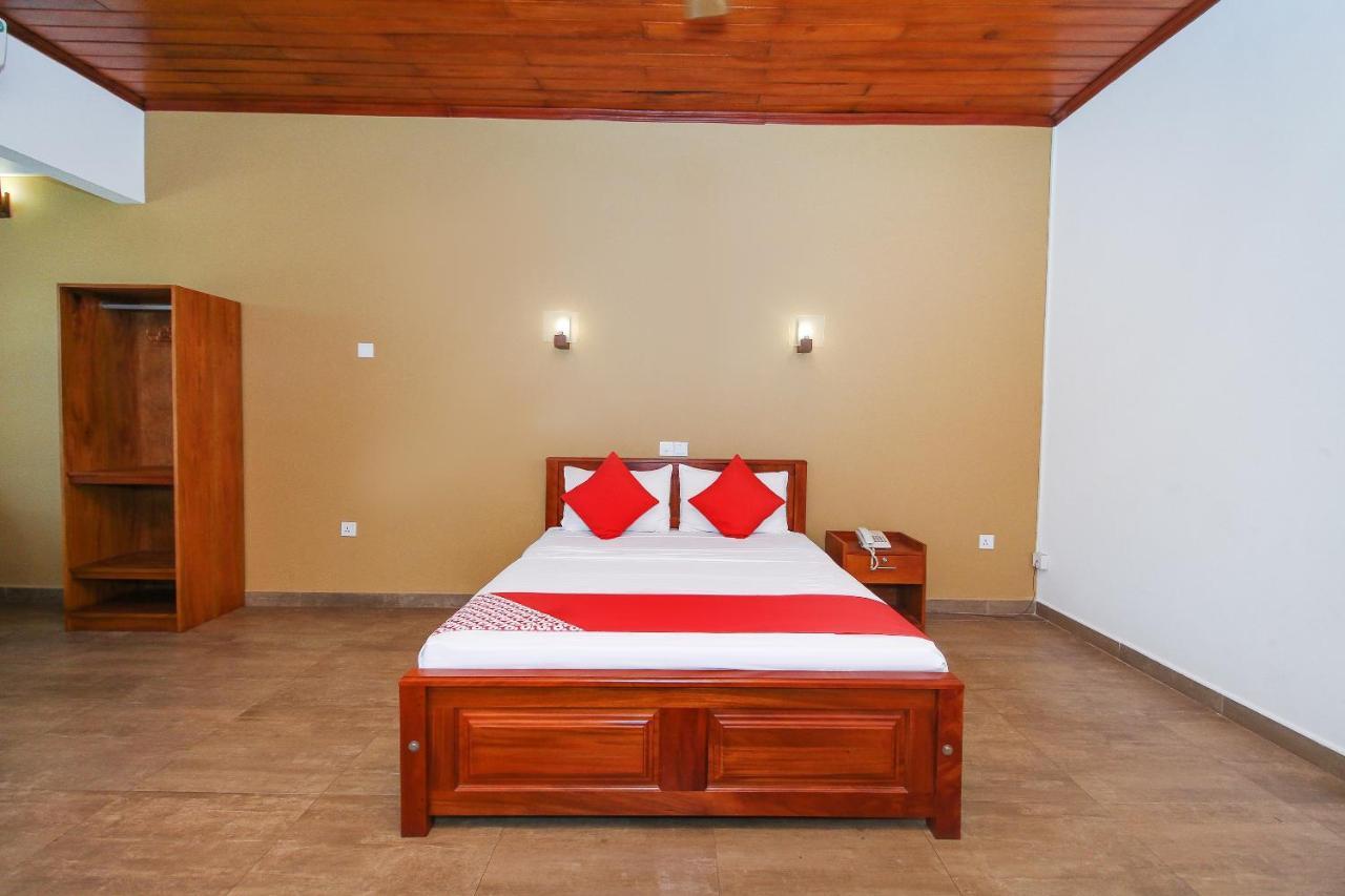 Oyo 471 Randiya Hotel Moratuwa Bagian luar foto