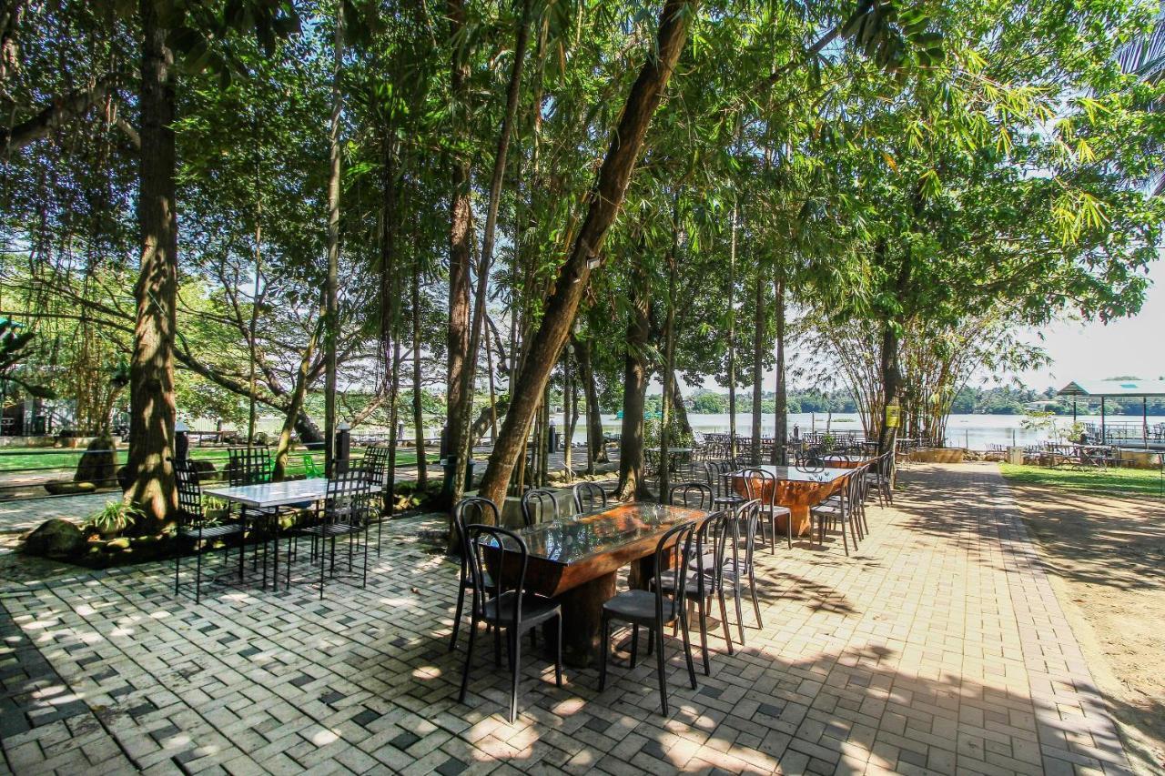 Oyo 471 Randiya Hotel Moratuwa Bagian luar foto