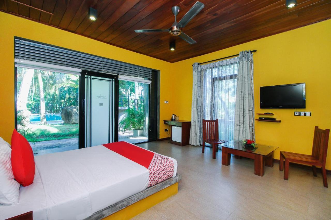 Oyo 471 Randiya Hotel Moratuwa Bagian luar foto