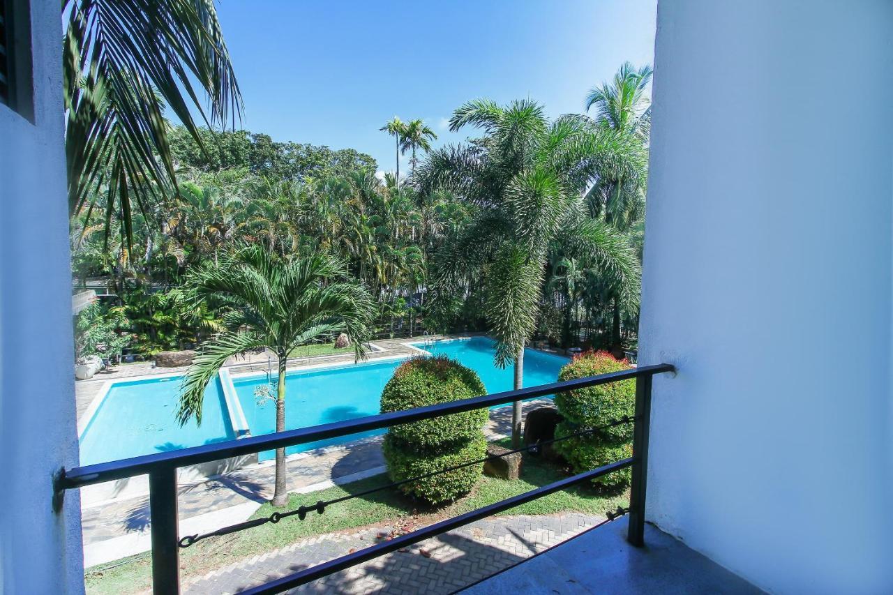 Oyo 471 Randiya Hotel Moratuwa Bagian luar foto